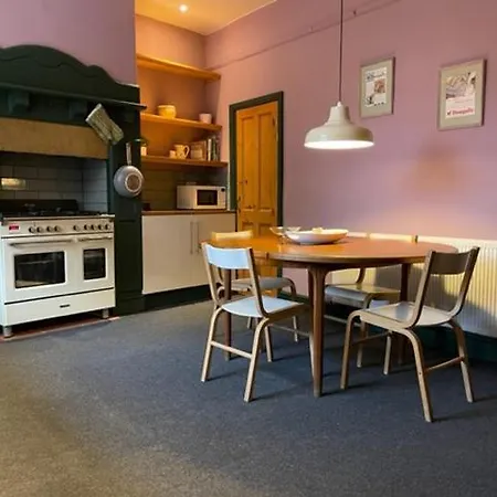 Grove House - 4 Bedroom Sleeps 8 Only 1 Mile From Centre Leeds  Exterior photo