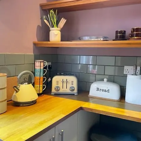 Grove House - 4 Bedroom Sleeps 8 Only 1 Mile From Centre Leeds  Exterior photo