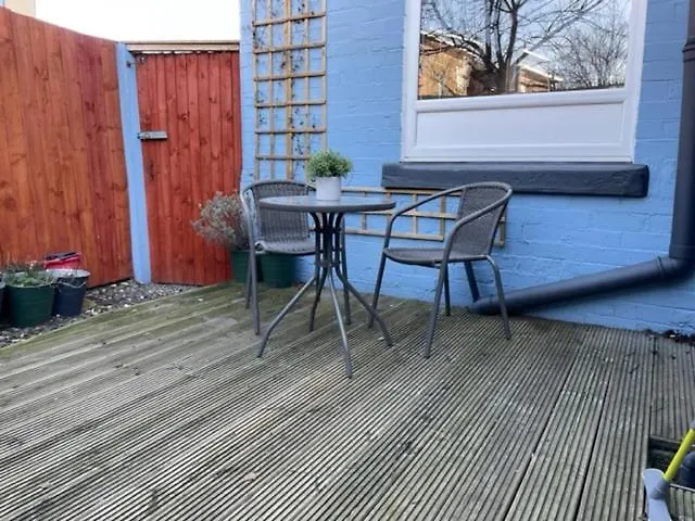 Grove House - 4 Bedroom Sleeps 8 Only 1 Mile From Centre