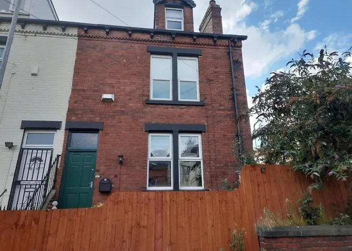 Grove House - 4 Bedroom Sleeps 8 Only 1 Mile From Centre