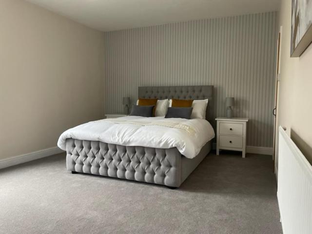 Grove House - 4 Bedroom Sleeps 8 Only 1 Mile From Centre * Leeds (West Yorkshire)