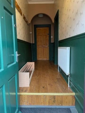 Grove House - 4 Bedroom Sleeps 8 Only 1 Mile From Centre Holiday home