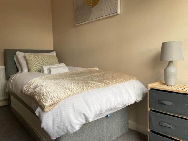 Grove House - 4 Bedroom Sleeps 8 Only 1 Mile From Centre