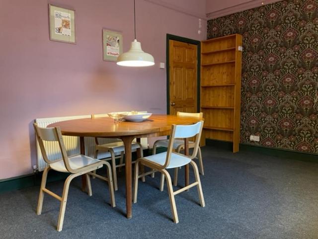 Grove House - 4 Bedroom Sleeps 8 Only 1 Mile From Centre * Leeds (West Yorkshire)