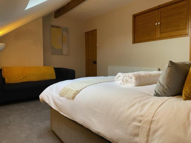 Grove House - 4 Bedroom Sleeps 8 Only 1 Mile From Centre Leeds (West Yorkshire)