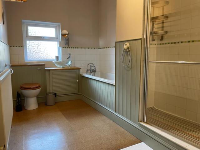 Grove House - 4 Bedroom Sleeps 8 Only 1 Mile From Centre