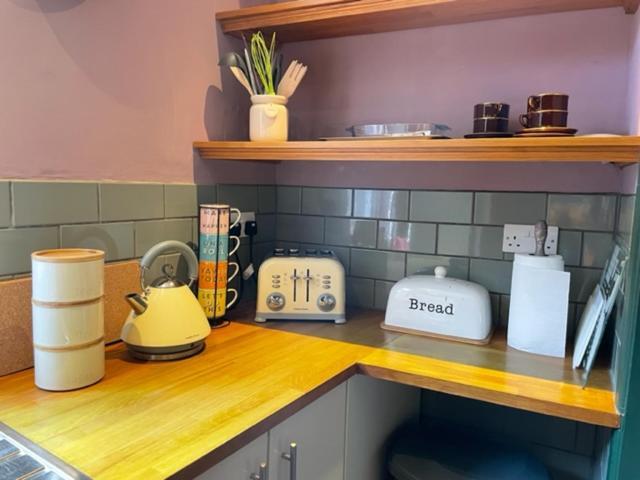Holiday home Grove House - 4 Bedroom Sleeps 8 Only 1 Mile From Centre *