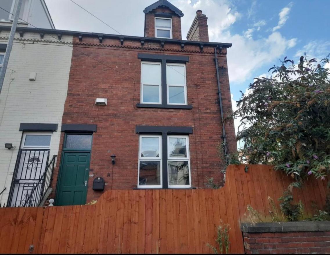 Grove House - 4 Bedroom Sleeps 8 Only 1 Mile From Centre * Leeds (West Yorkshire)
