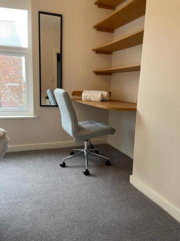 Grove House - 4 Bedroom Sleeps 8 Only 1 Mile From Centre