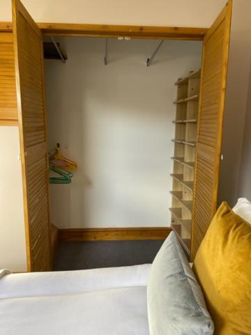 Grove House - 4 Bedroom Sleeps 8 Only 1 Mile From Centre Holiday home *
