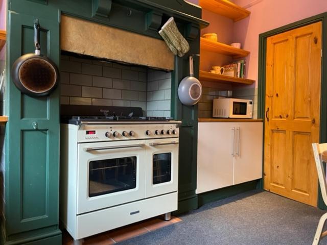 Holiday home Grove House - 4 Bedroom Sleeps 8 Only 1 Mile From Centre Leeds (West Yorkshire)