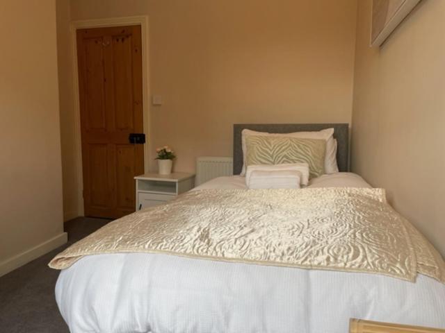 Grove House - 4 Bedroom Sleeps 8 Only 1 Mile From Centre * Leeds (West Yorkshire)
