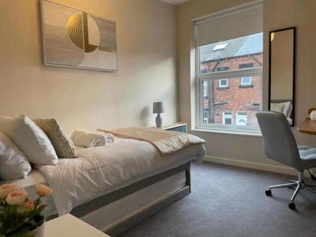 Grove House - 4 Bedroom Sleeps 8 Only 1 Mile From Centre Holiday home Leeds (West Yorkshire)