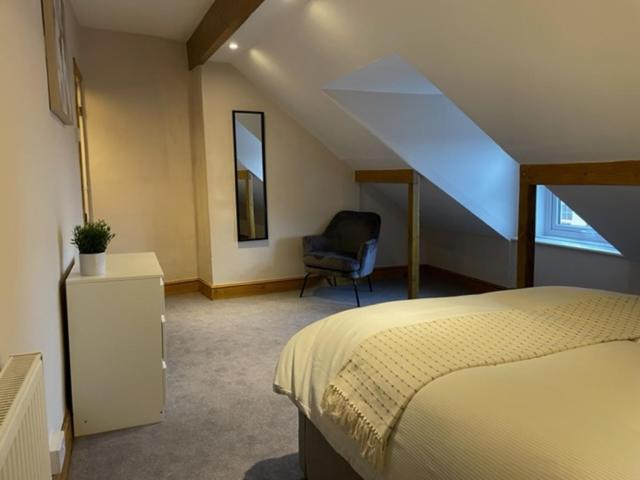 Grove House - 4 Bedroom Sleeps 8 Only 1 Mile From Centre Holiday home *